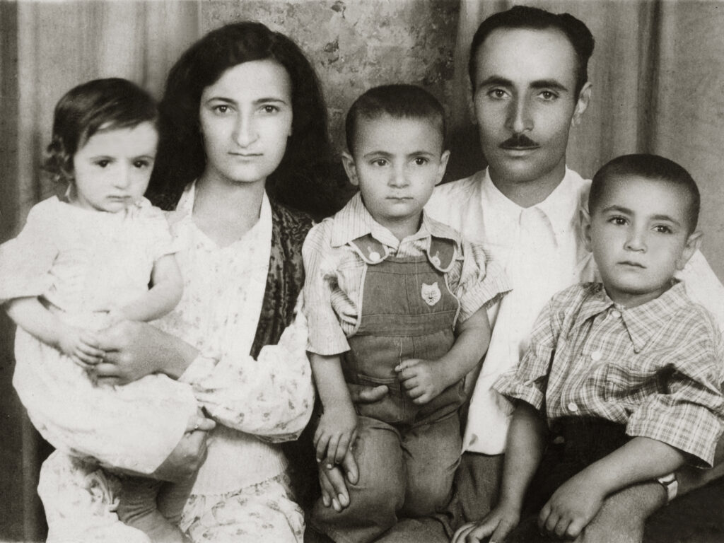 סולטנה ויחיא שמחי עם משפחתם