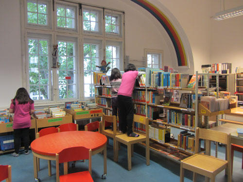 ספרייה באיזור קרויצברג-פרידריכשיין