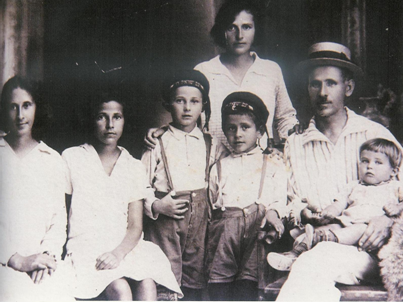 משפחת סגל, 1928