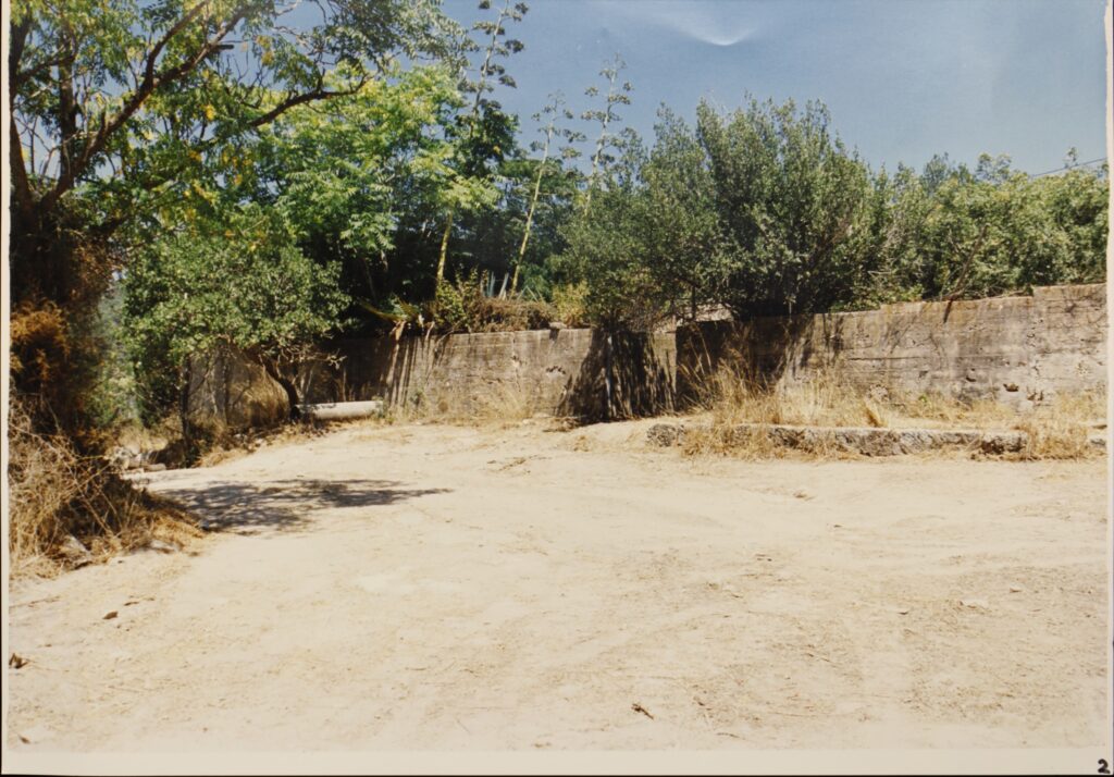 רחבת הכניסה לחורבת שלאללה לפני פעולת השימור
