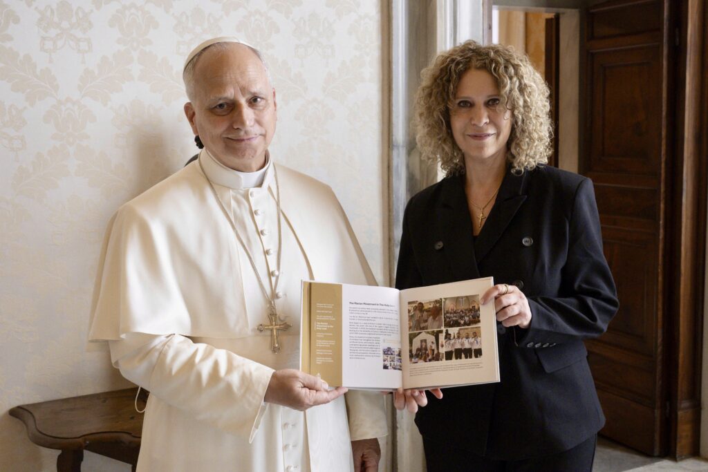 האפיפיור לאו ה-14 עם פרופ’ מונא מארון