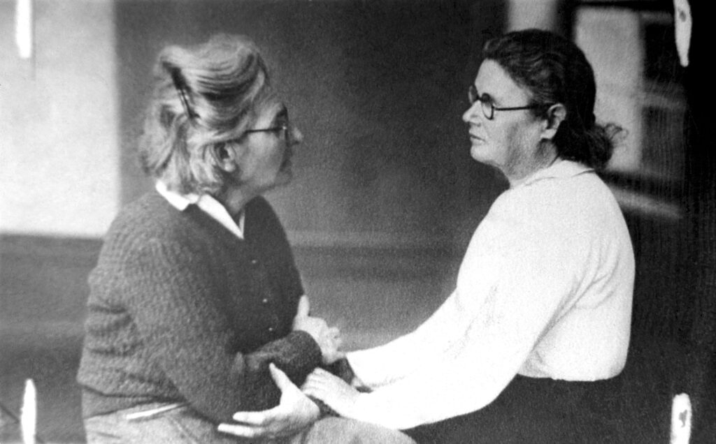 ציפורה זיייד עם מניה שוחט